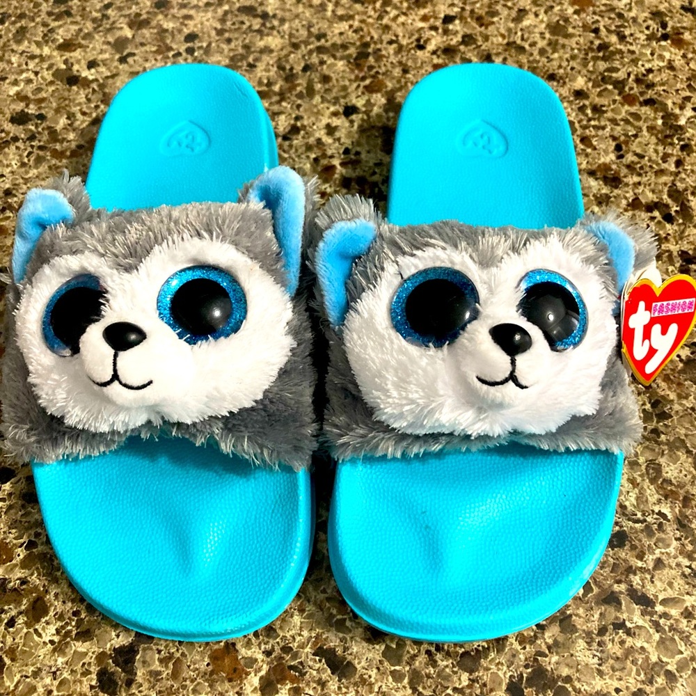 Ty fashions wolf “Slush” plush & rubber slippers, kids size 1-3, NWT